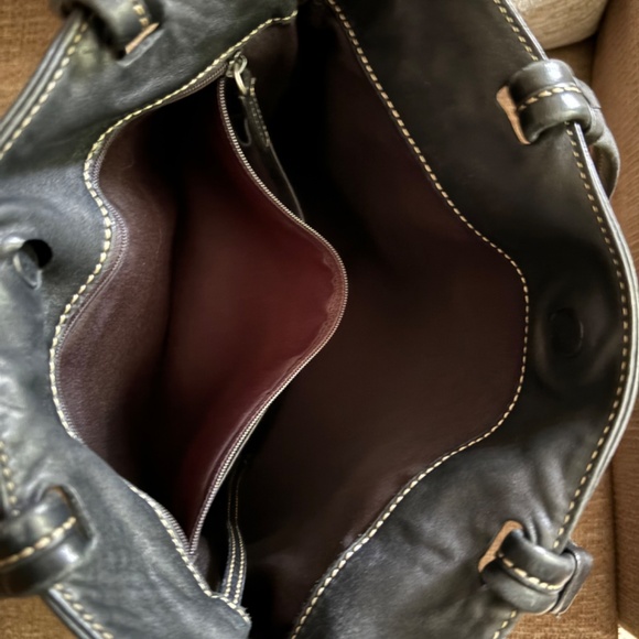 Kenneth Cole of Ne York Black Slim Pocketbook Snap Closure - Picture 5 of 13